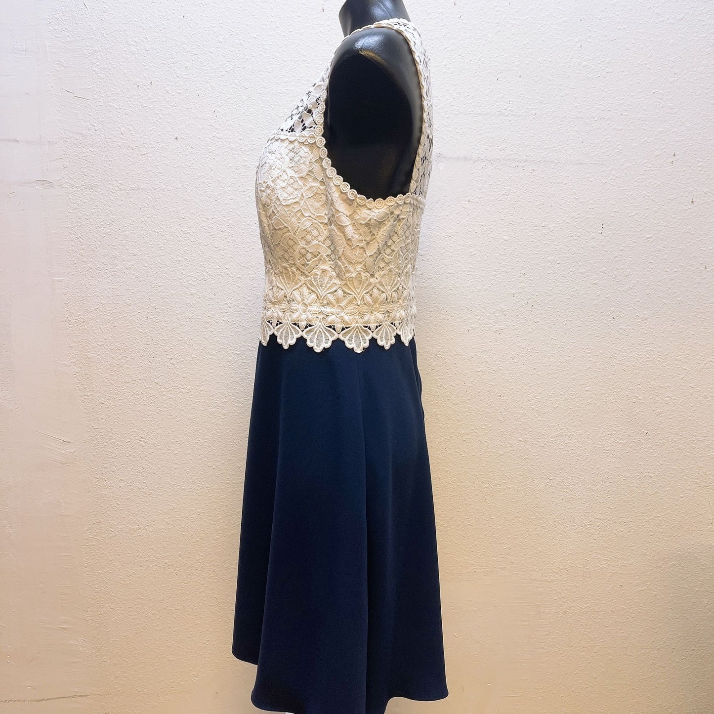 Lilly Pulitzer Sleeveless Lace Top Dress With Navy Skirt 10