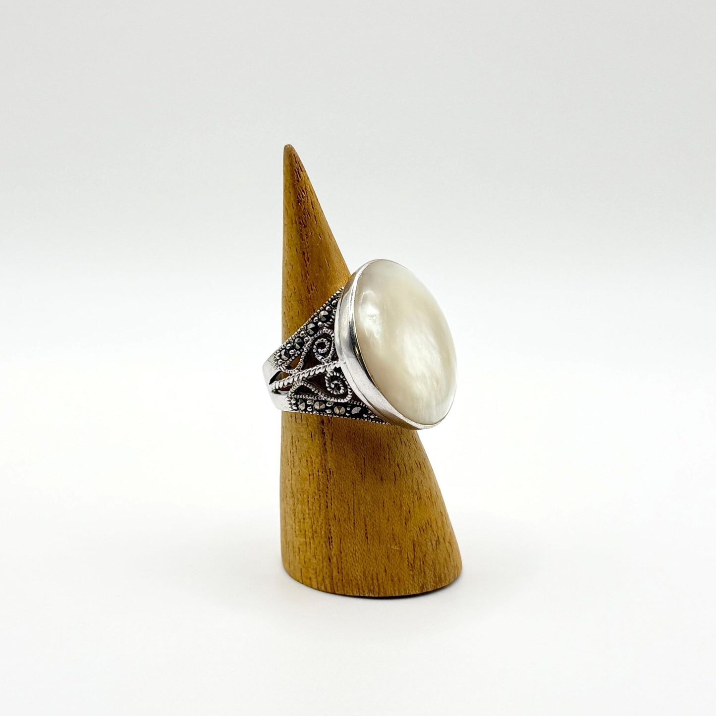 Thailand NF 925 Sterling Silver Ring With Mother Of Pearl & Marcasite Stones Size 8.5