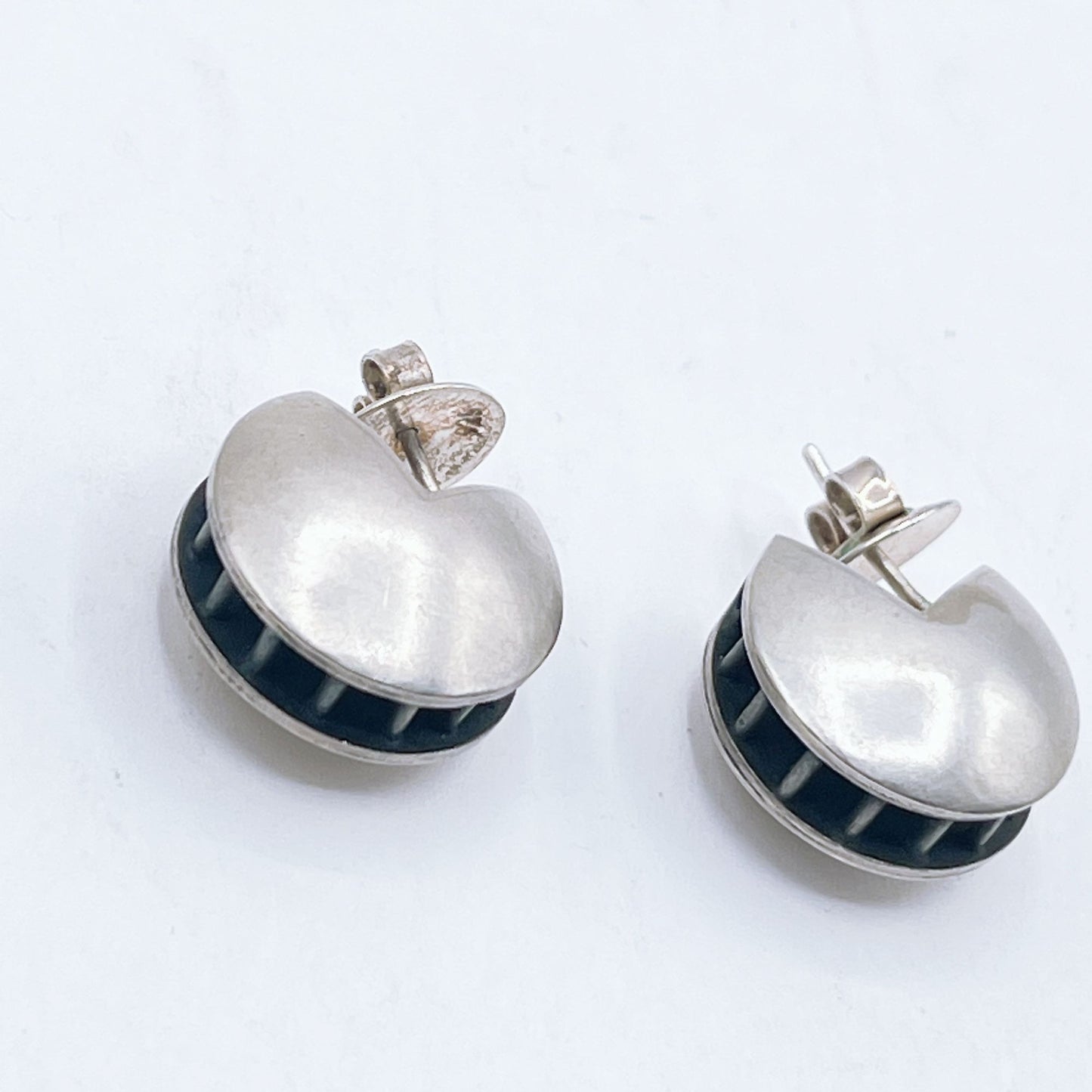 Sterling Silver 950 SA Post Earrings With Unique Open-Segment Design & Black Inlay