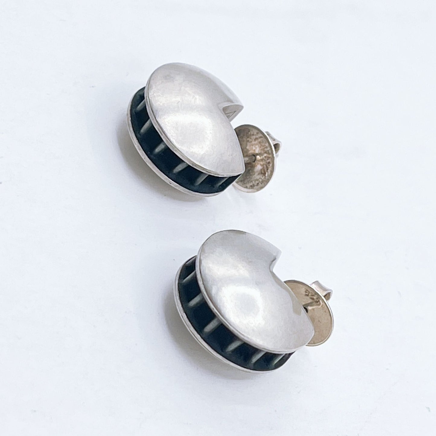 Sterling Silver 950 SA Post Earrings With Unique Open-Segment Design & Black Inlay
