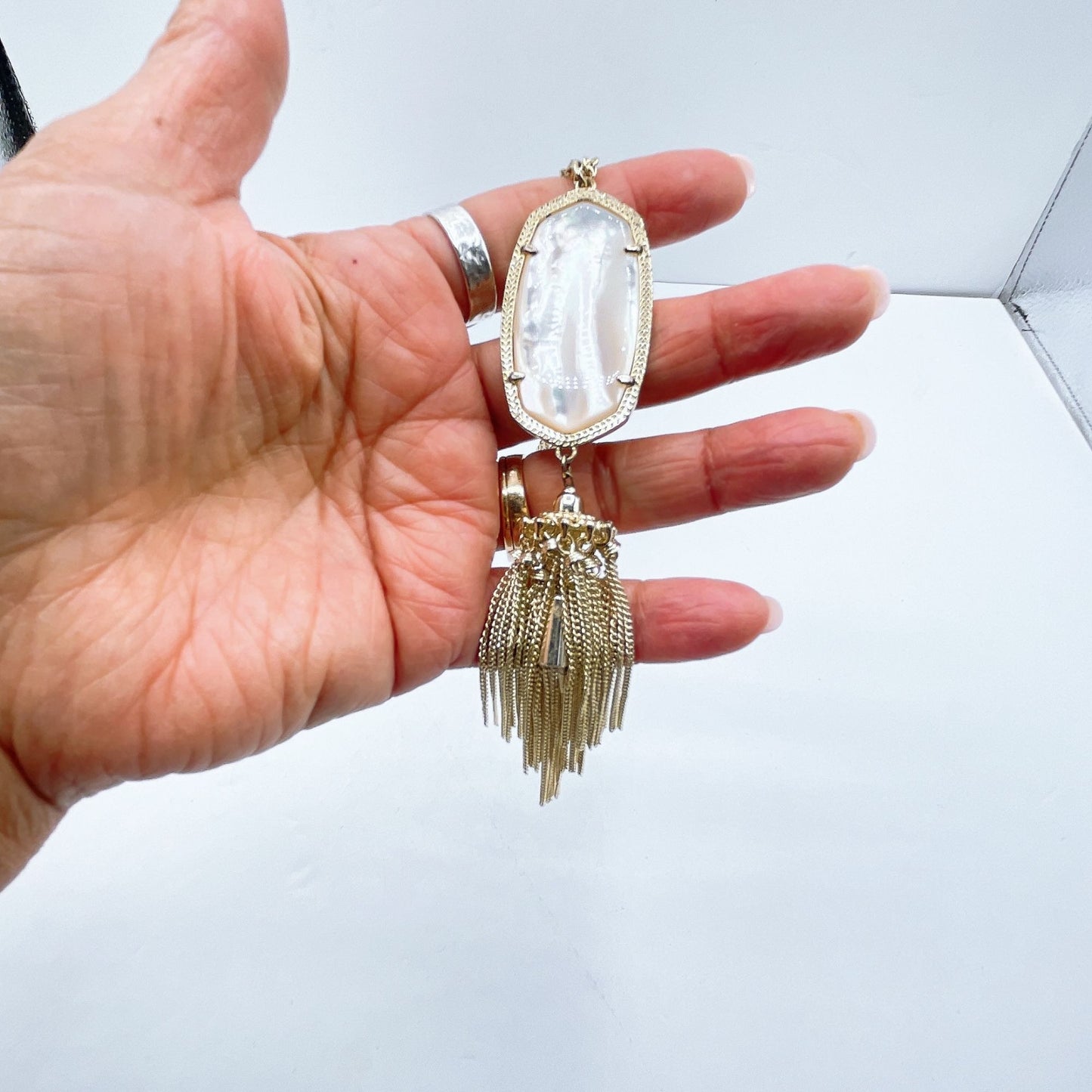 Kendra Scott Gold Long Necklace Mother-Of-Pearl Pendant & Tassel Chain