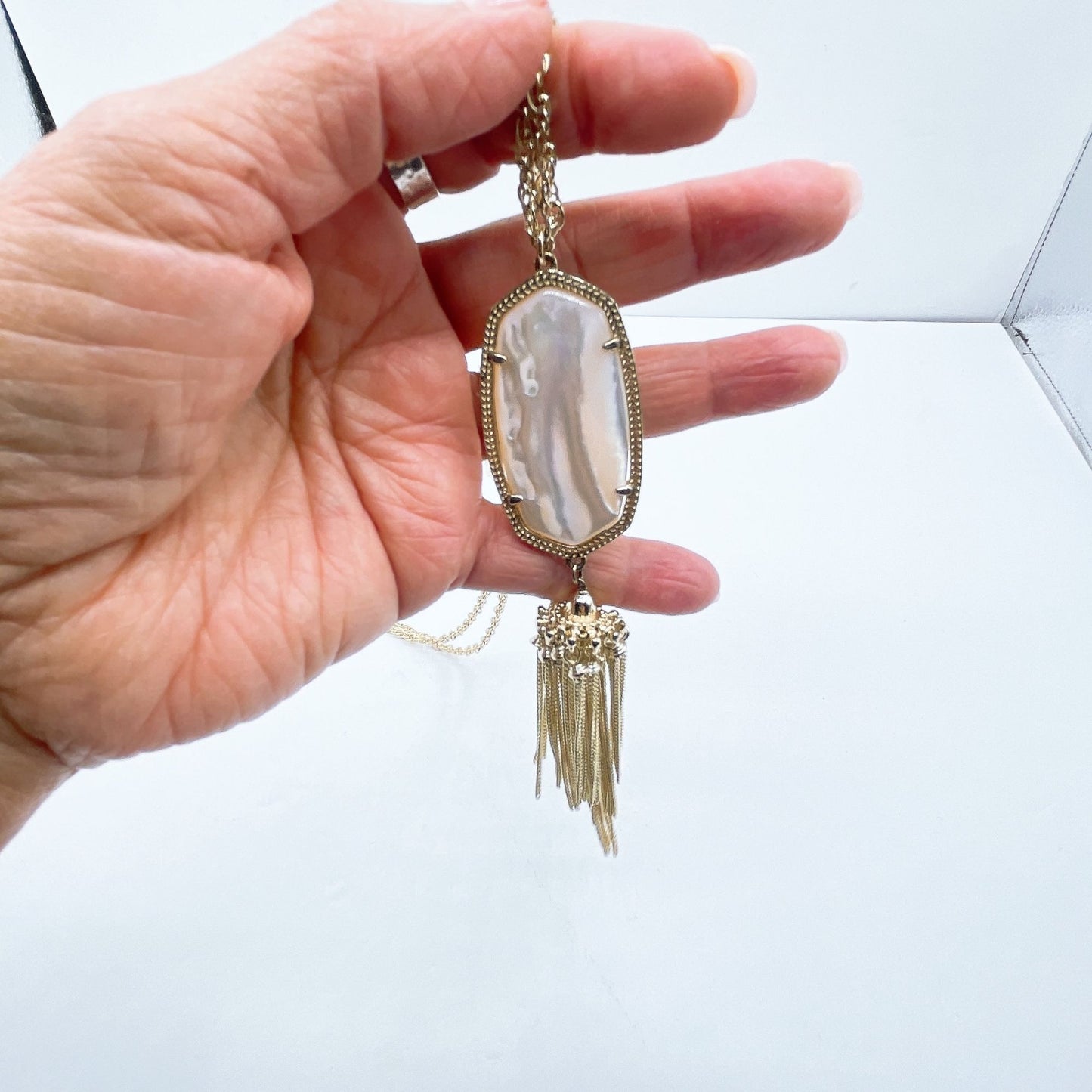 Kendra Scott Gold Long Necklace Mother-Of-Pearl Pendant & Tassel Chain