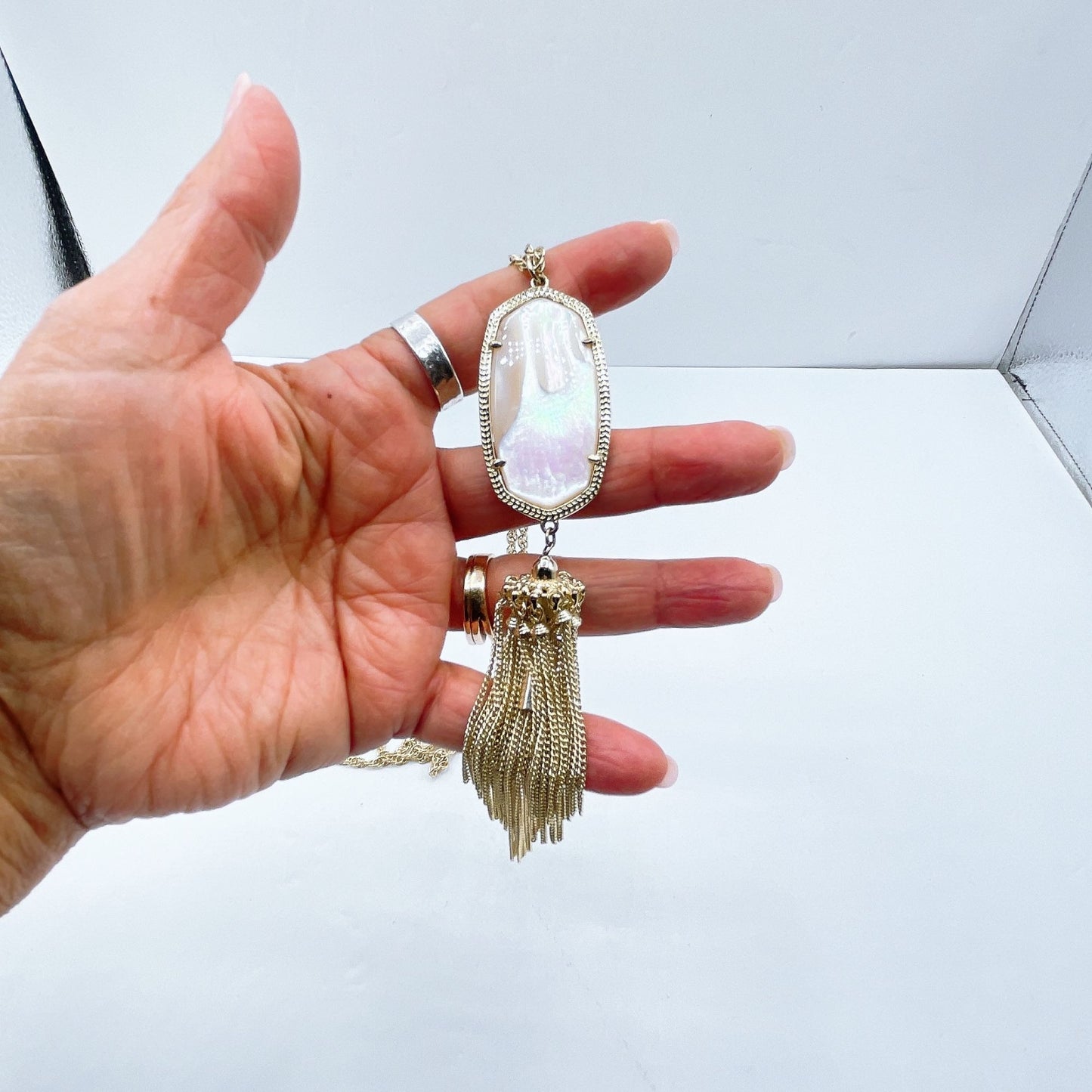 Kendra Scott Gold Long Necklace Mother-Of-Pearl Pendant & Tassel Chain