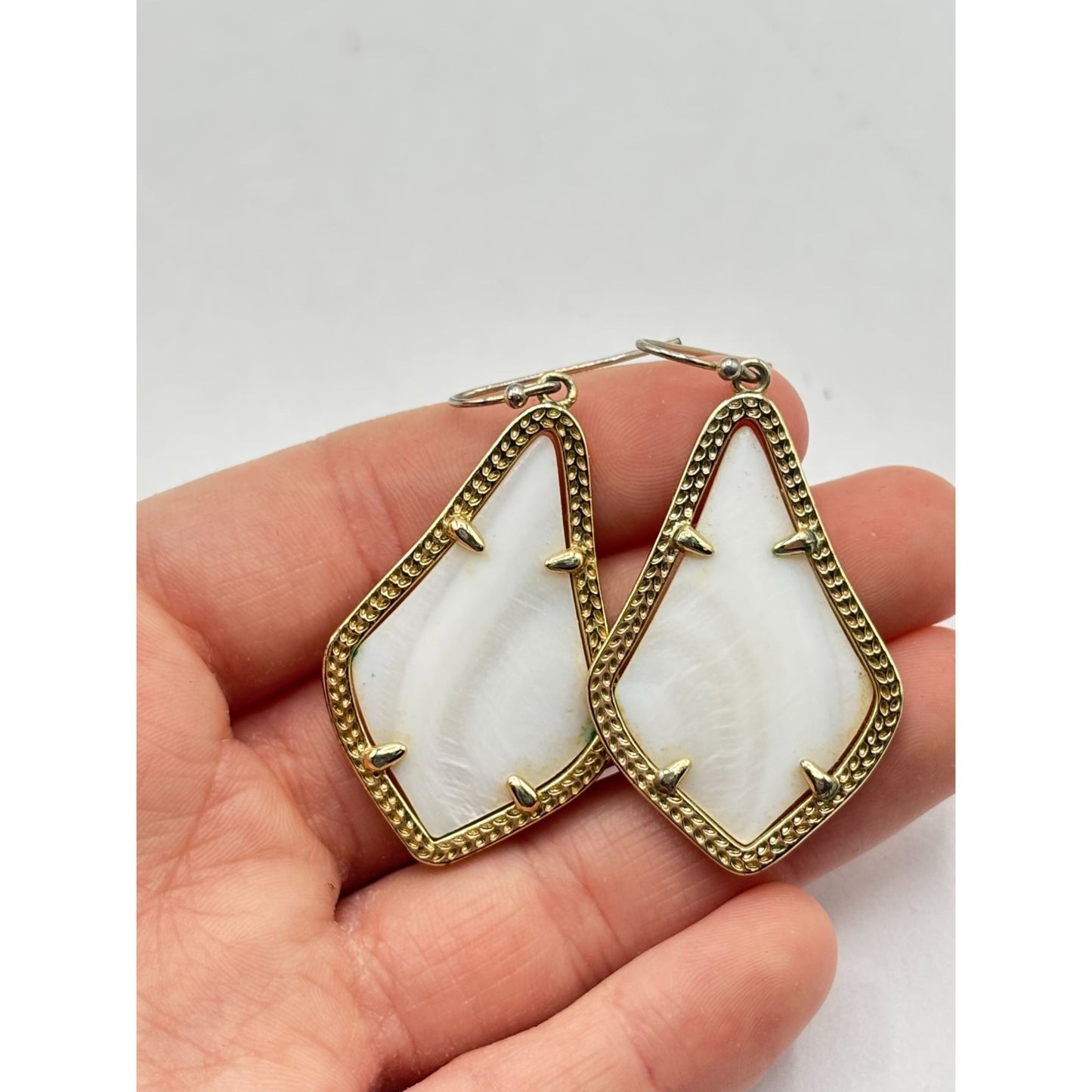 Kendra Scott Elle Gold Drop Earrings In White Pearl
