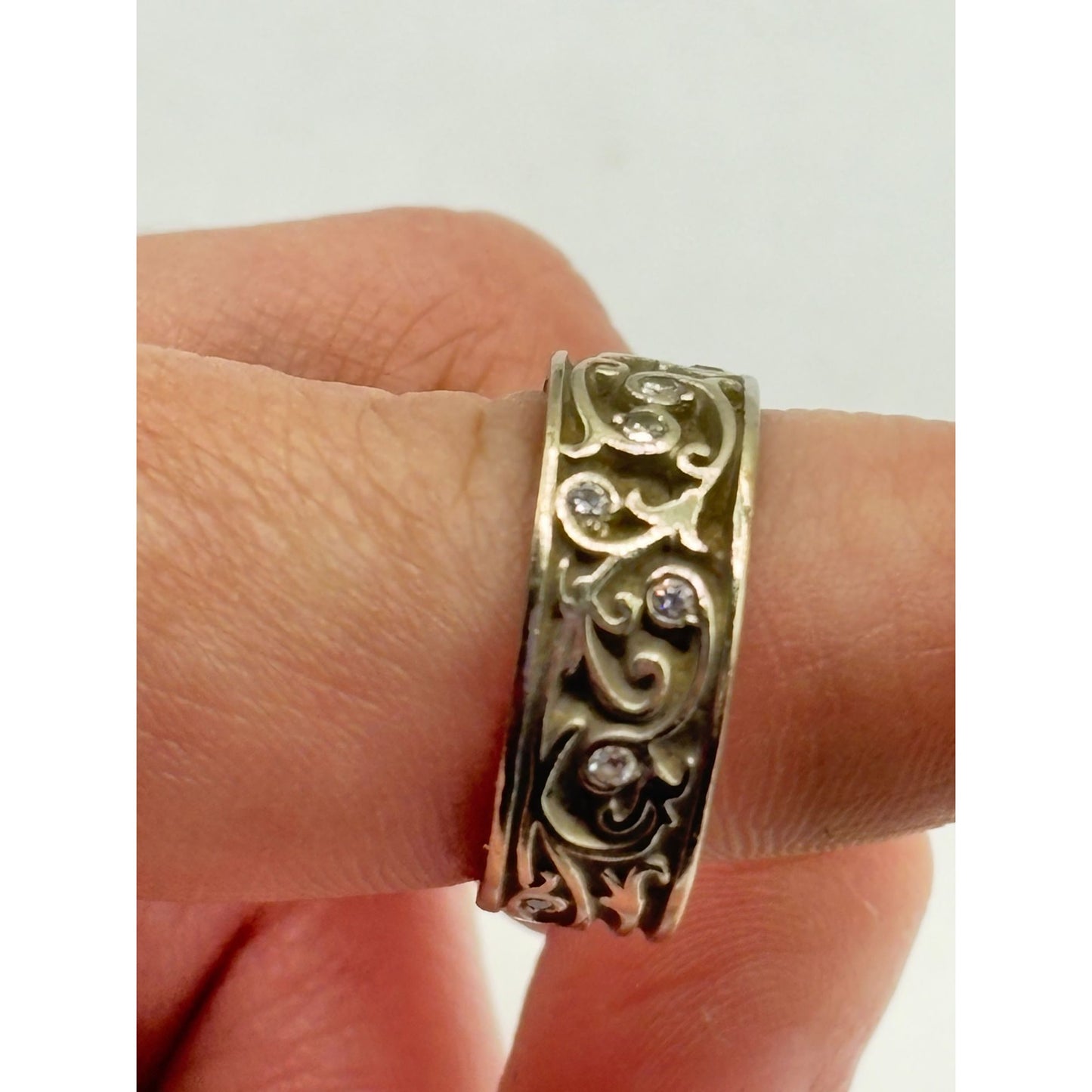 14K White Gold Diamond Scrollwork Timeless Unique Band Ring Size 6