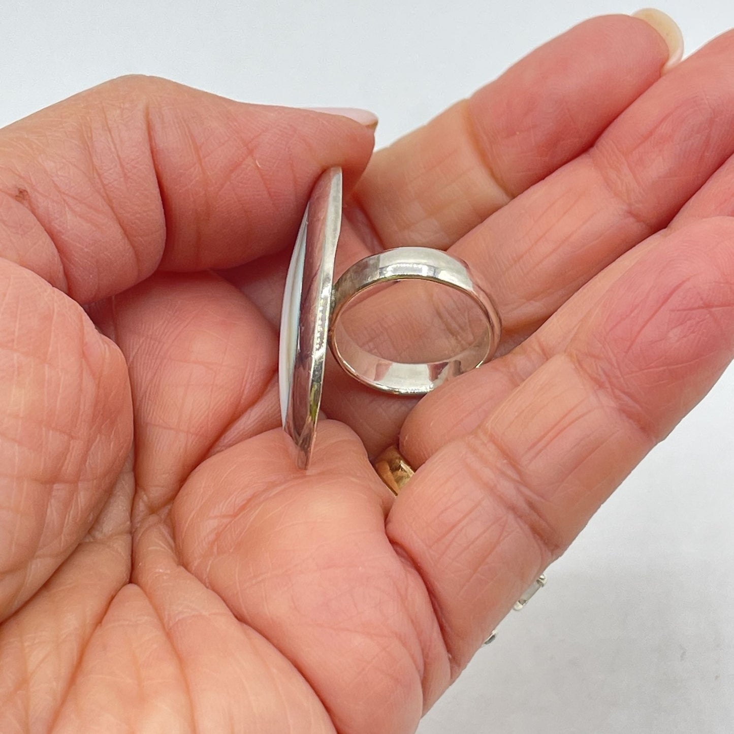 925 Sterling Silver Mother Of Pearl Oval Statement Ring 6