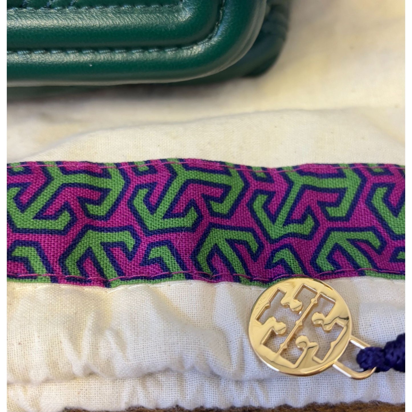 Tory Burch Green Quilted Leather Shoulder Bag Gold Chain Strap Logo Detail