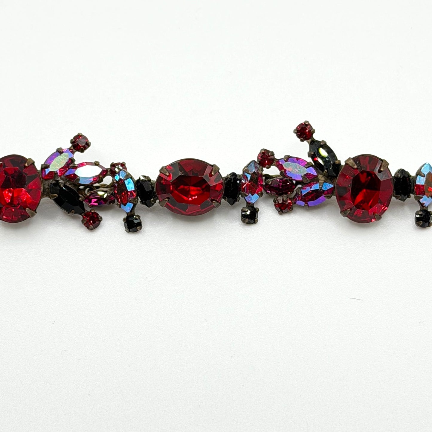Sorrelli Classic Clover Bracelet With Red Swarovski Crystals & Antique Gold-Tone
