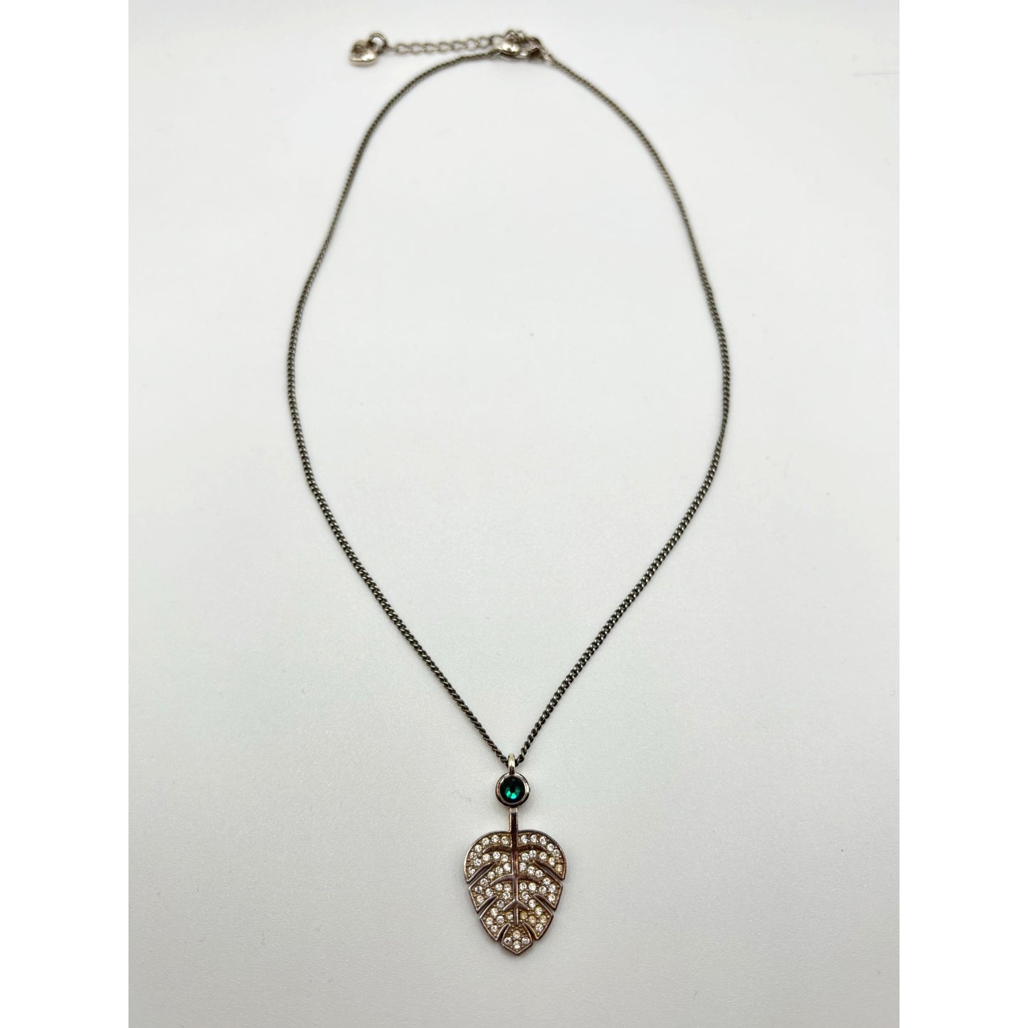 Elegant Safari Palm Leaf Pendant Necklace With Emerald Accent