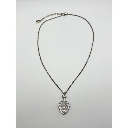 Elegant Safari Palm Leaf Pendant Necklace With Emerald Accent