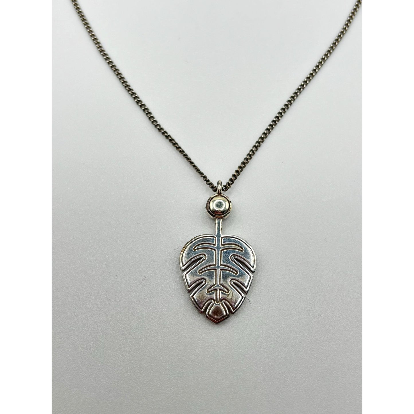 Elegant Safari Palm Leaf Pendant Necklace With Emerald Accent