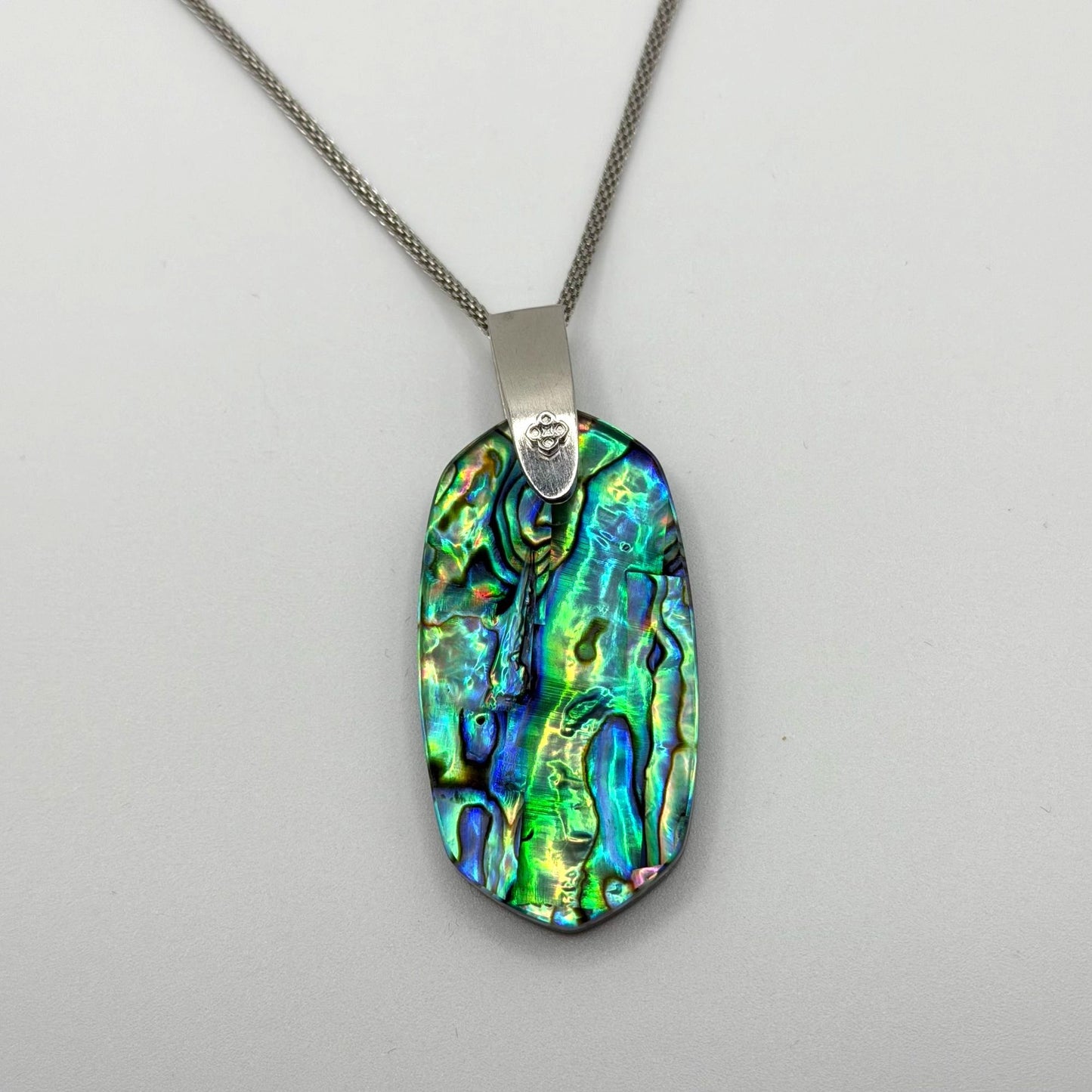Kendra Scott Abalone Shell Pendant Necklace With Adjustable Silver Chain
