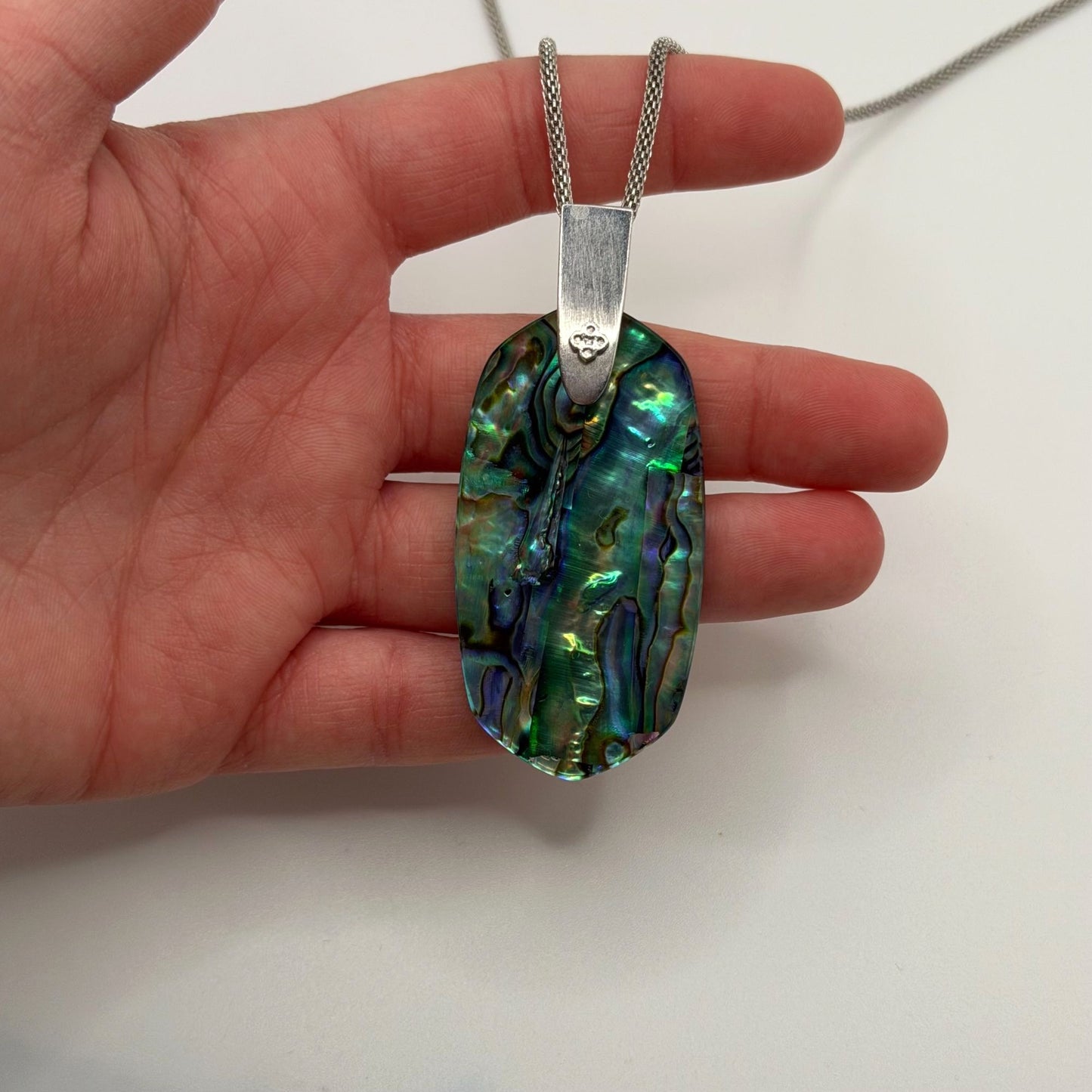 Kendra Scott Abalone Shell Pendant Necklace With Adjustable Silver Chain
