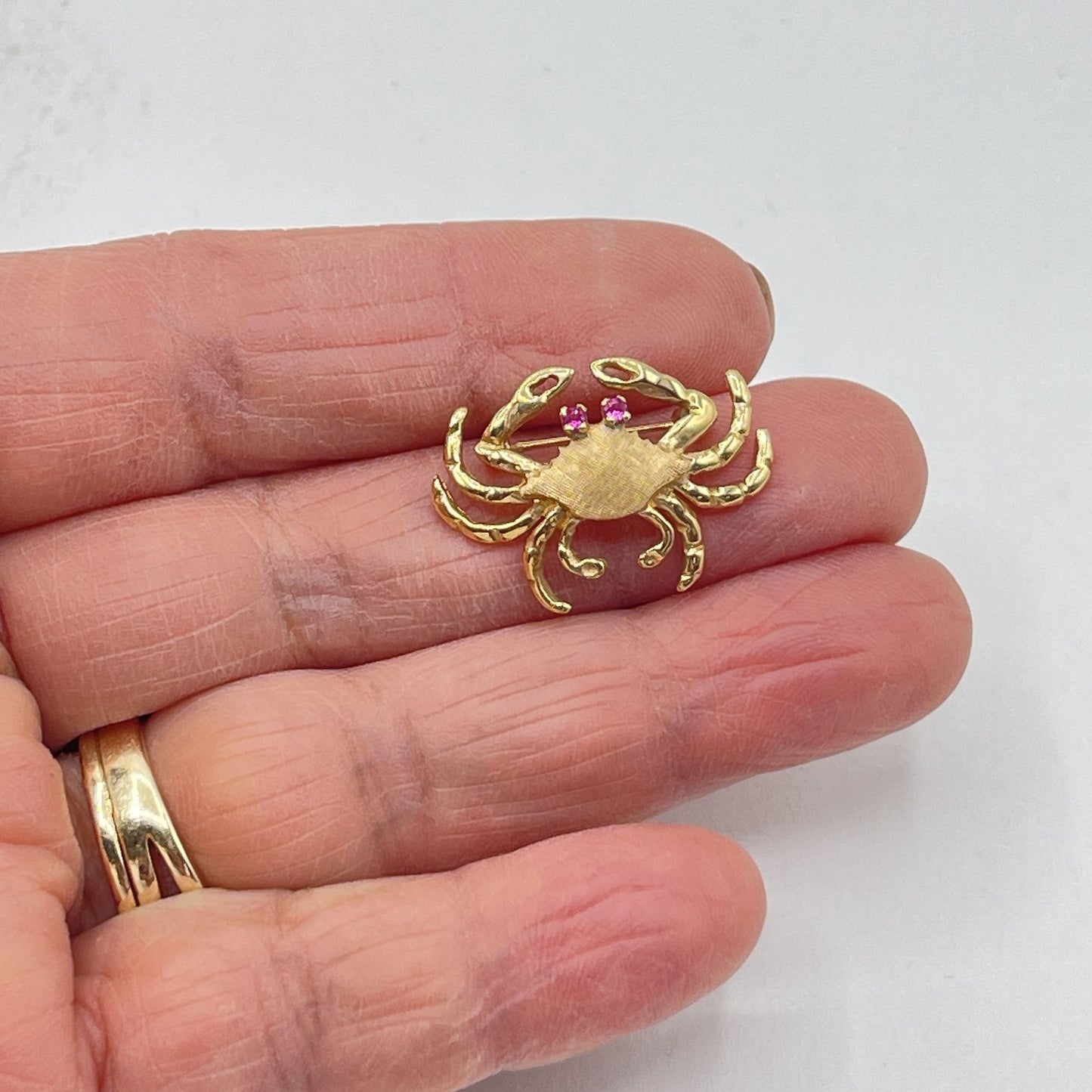 14K Gold Crab Brooch Pin With Pink Rhinestone Eyes Small