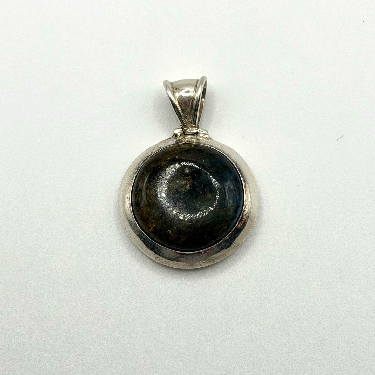 Labradorite Gemstone 925 Sterling Silver Round Pendant