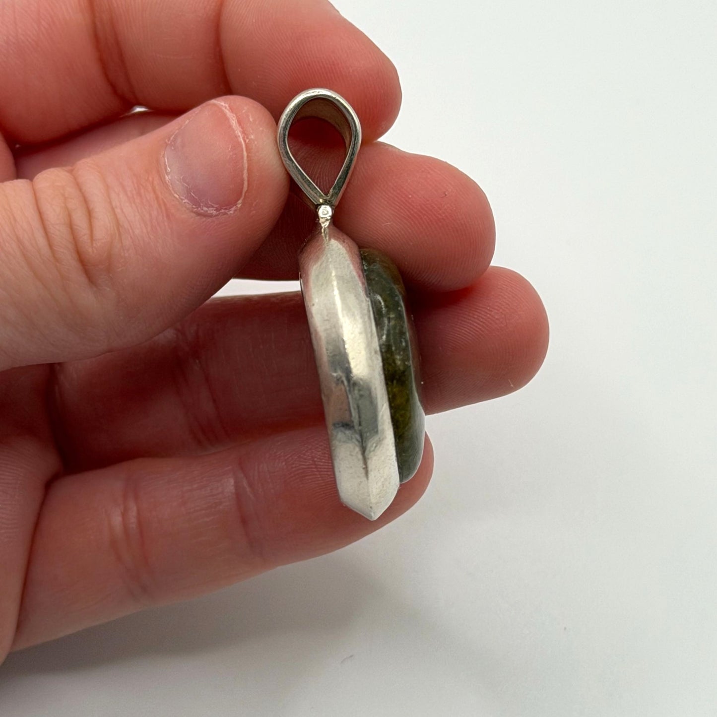 Labradorite Gemstone 925 Sterling Silver Round Pendant