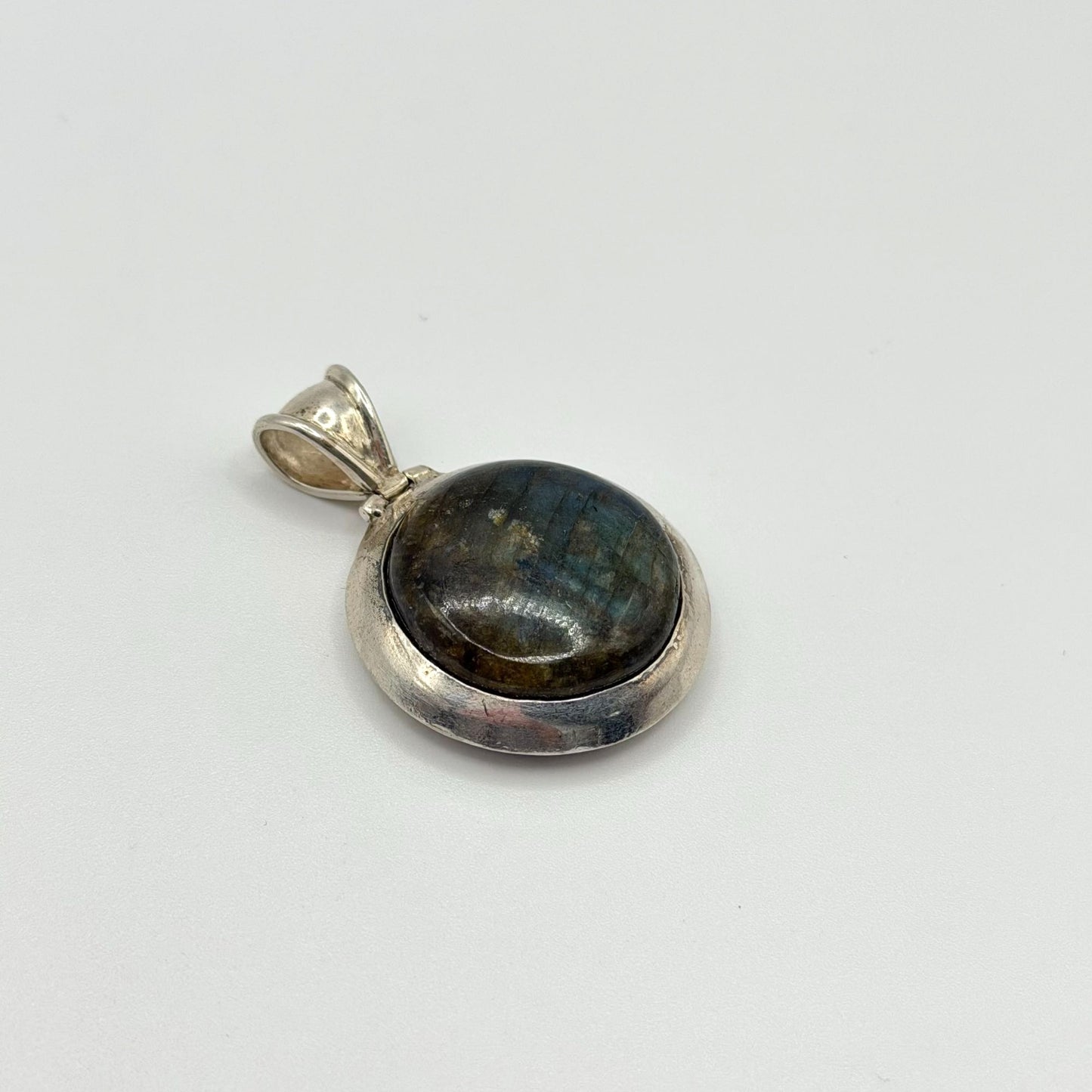 Labradorite Gemstone 925 Sterling Silver Round Pendant
