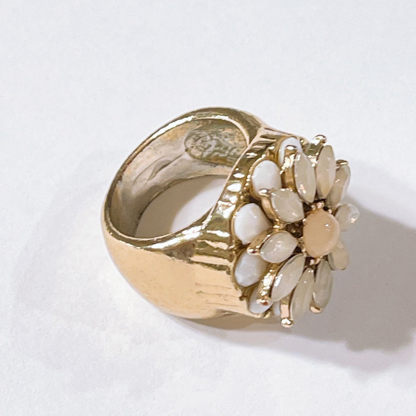 Vintage Gold-Plated Daisy Ring With White & Cream Petal Accents size 7