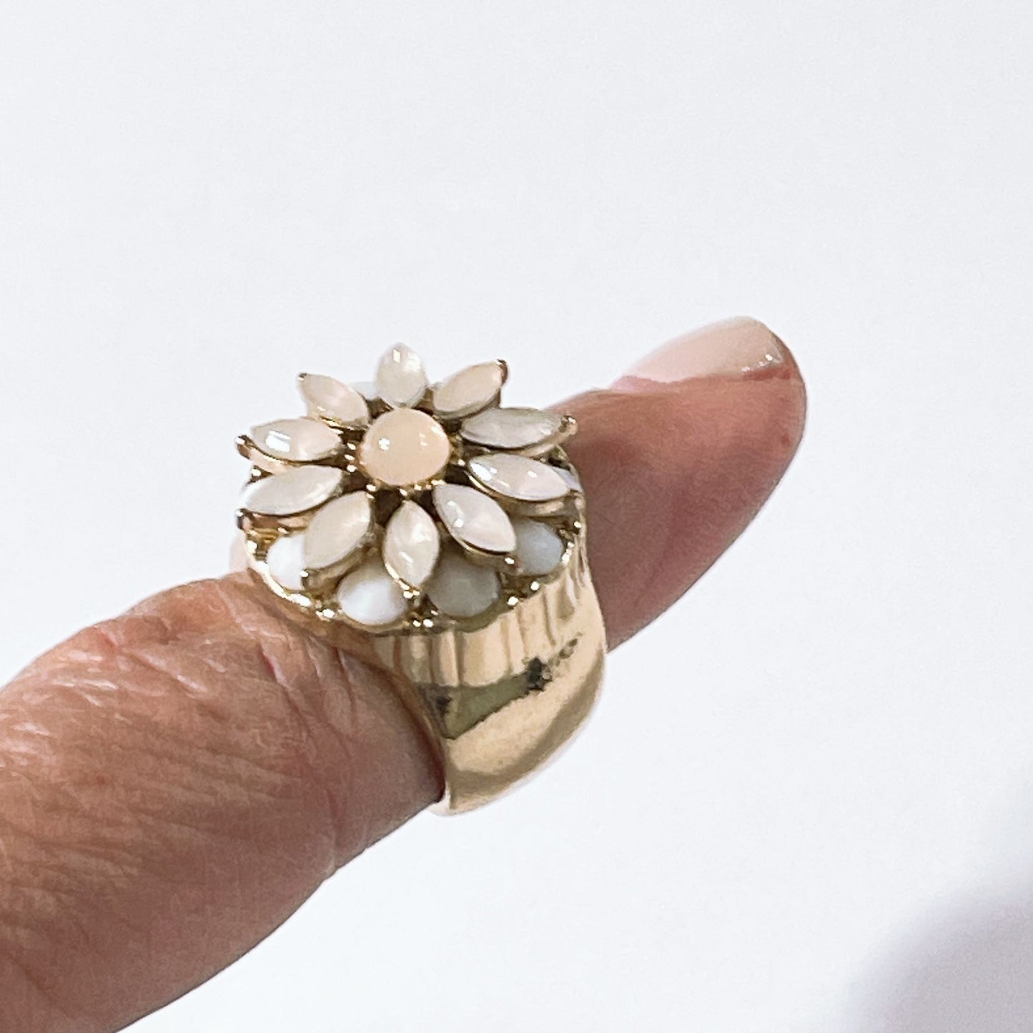 Vintage Gold-Plated Daisy Ring With White & Cream Petal Accents size 7