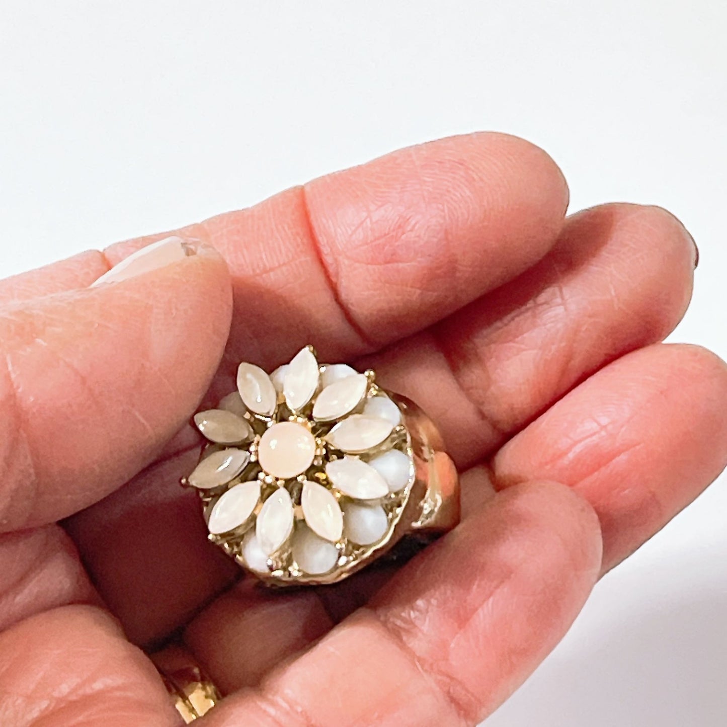 Vintage Gold-Plated Daisy Ring With White & Cream Petal Accents size 7