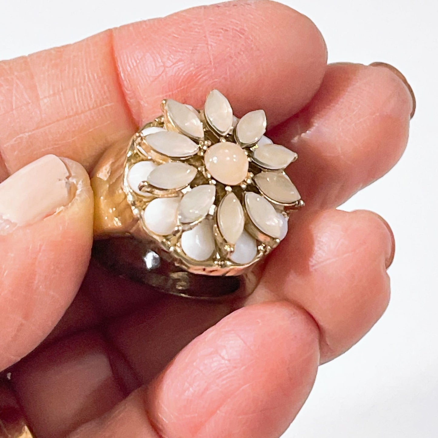 Vintage Gold-Plated Daisy Ring With White & Cream Petal Accents size 7