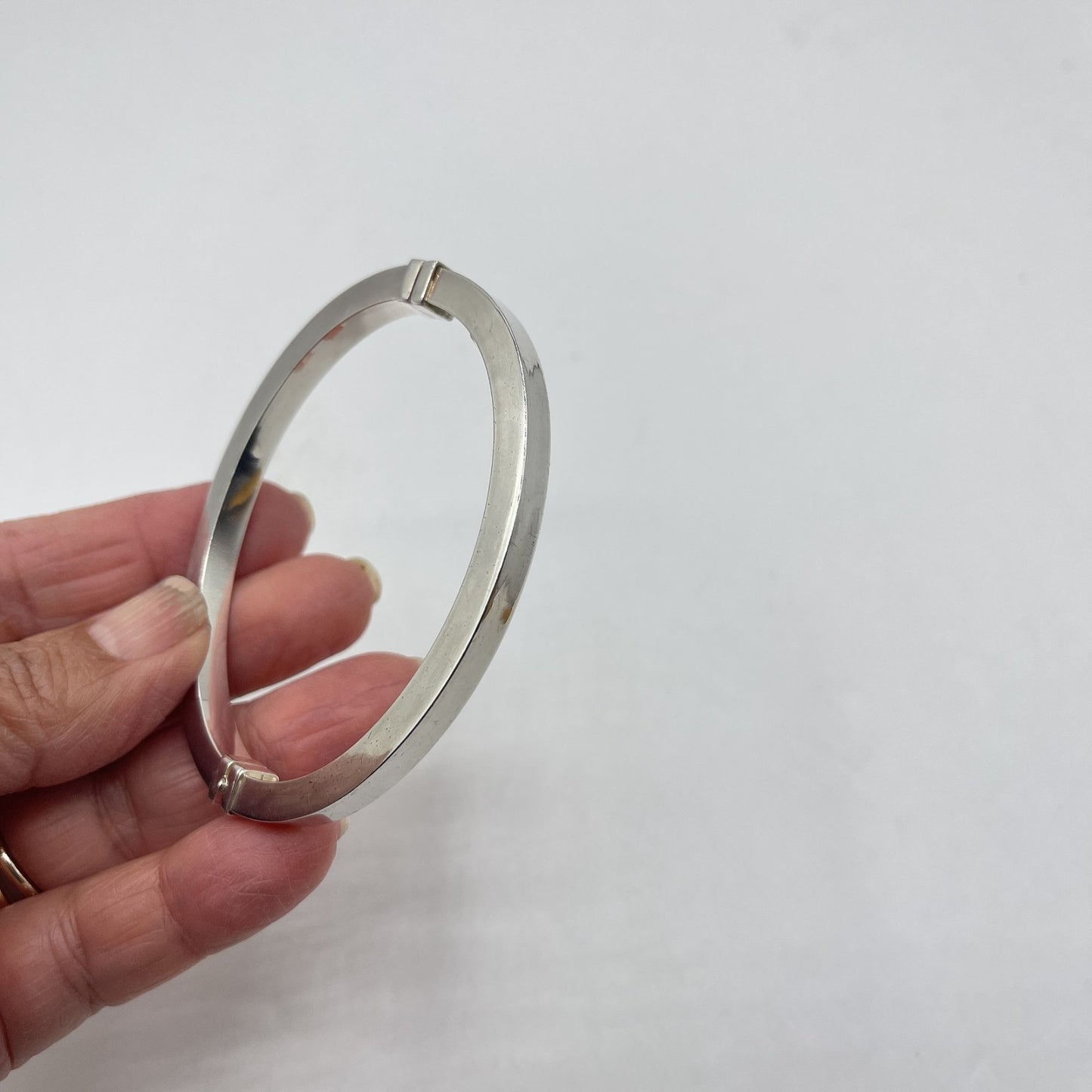 925 Italian Sterling Silver Oval Hinged Bangle with Secure Latch Bracelet