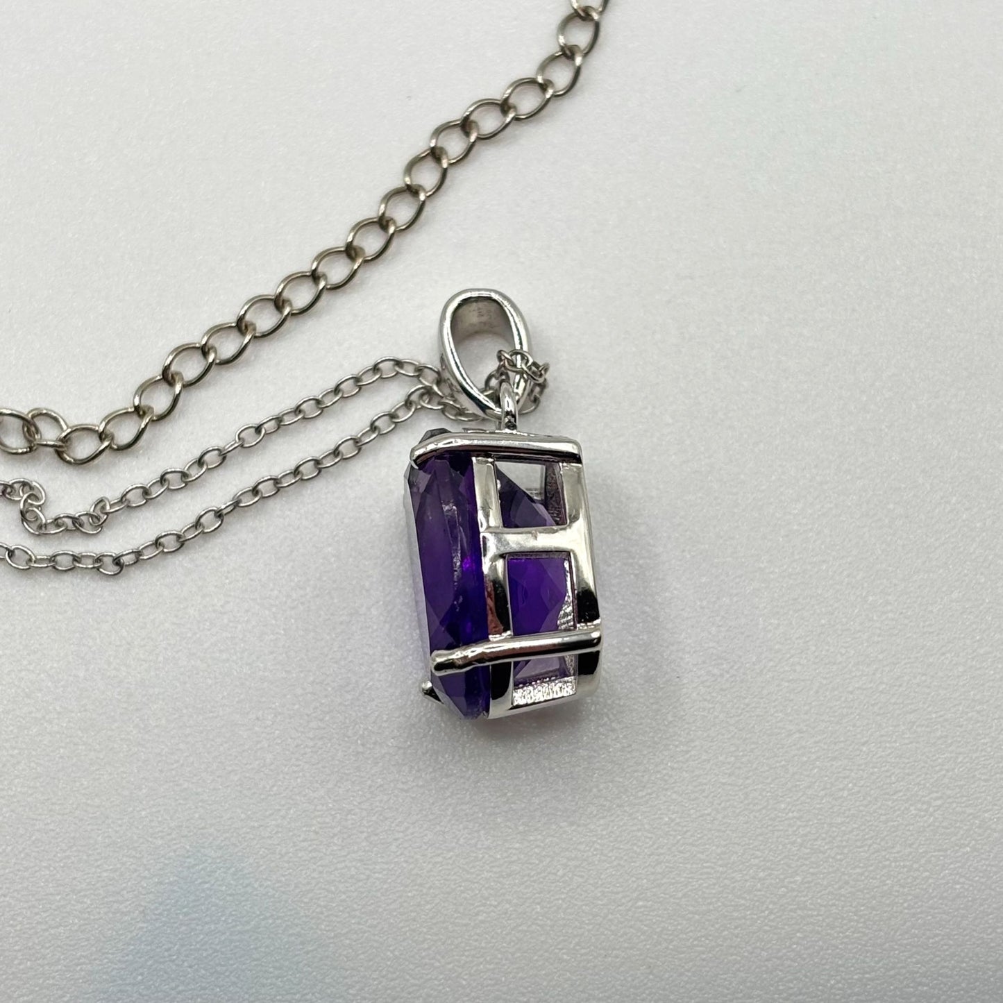 Elegant 925 Sterling Silver Oval Amethyst Pendant Necklace