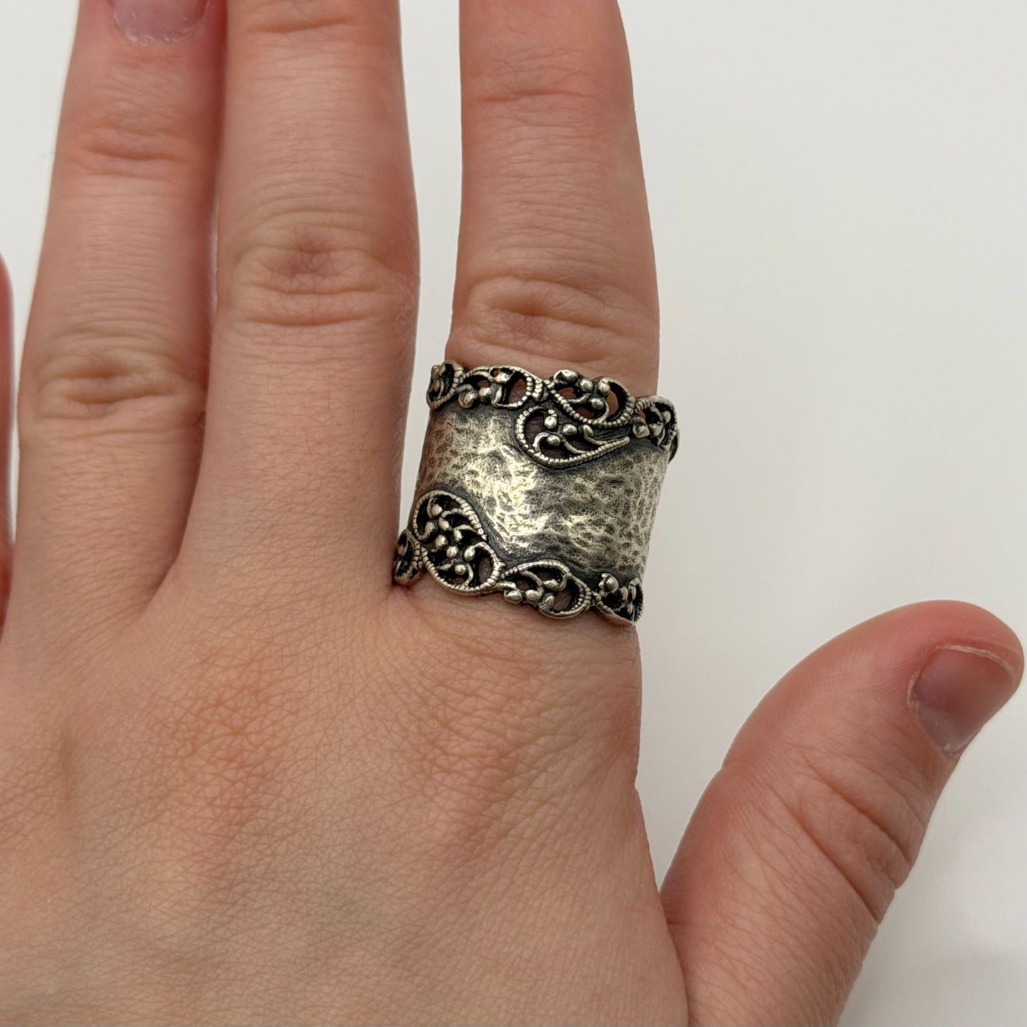 PZ PAZ Israel 925 Sterling Silver Hammered Scrollwork Cigar Band Ring Size 8.5