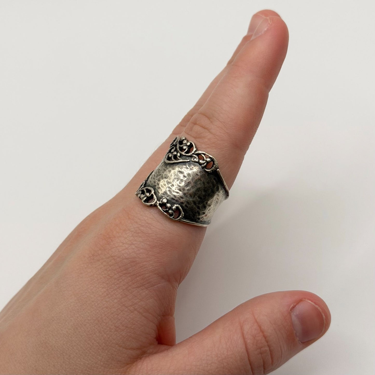PZ PAZ Israel 925 Sterling Silver Hammered Scrollwork Cigar Band Ring Size 8.5