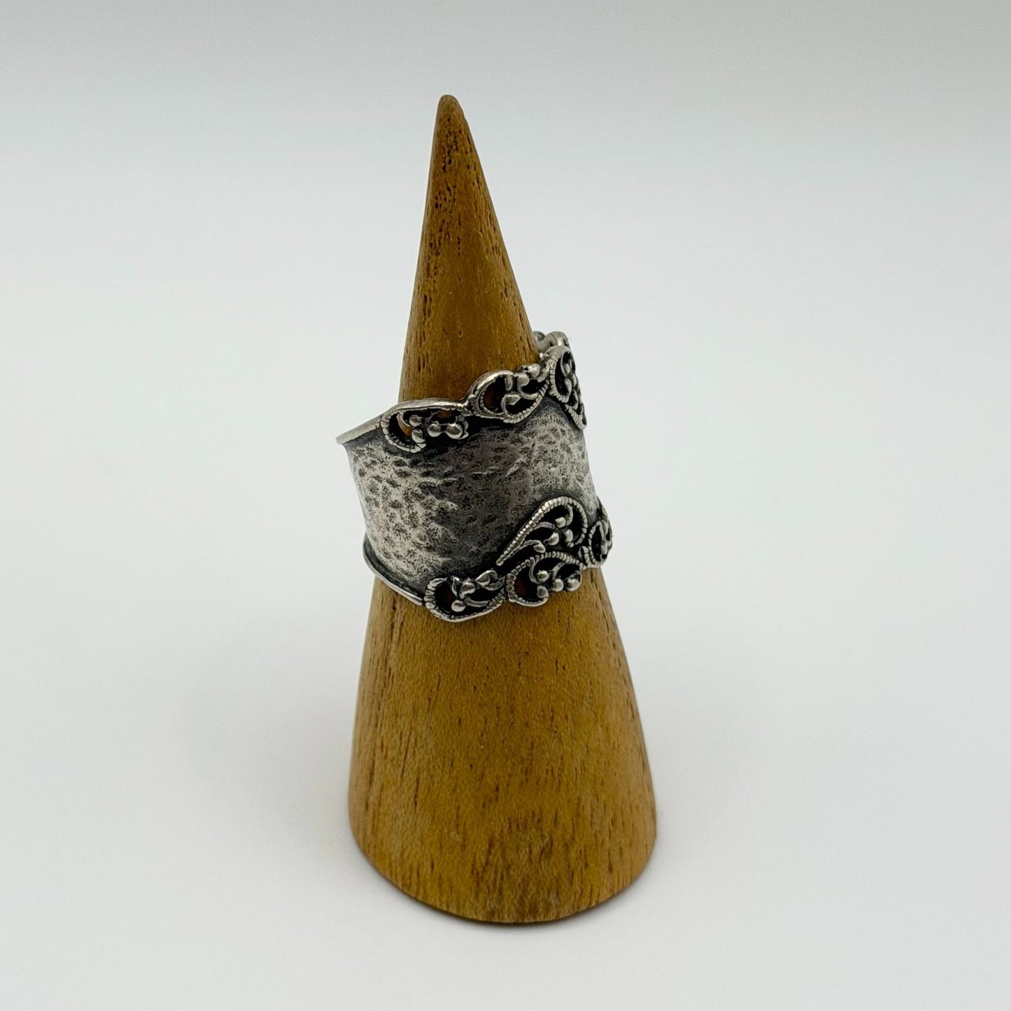 PZ PAZ Israel 925 Sterling Silver Hammered Scrollwork Cigar Band Ring Size 8.5