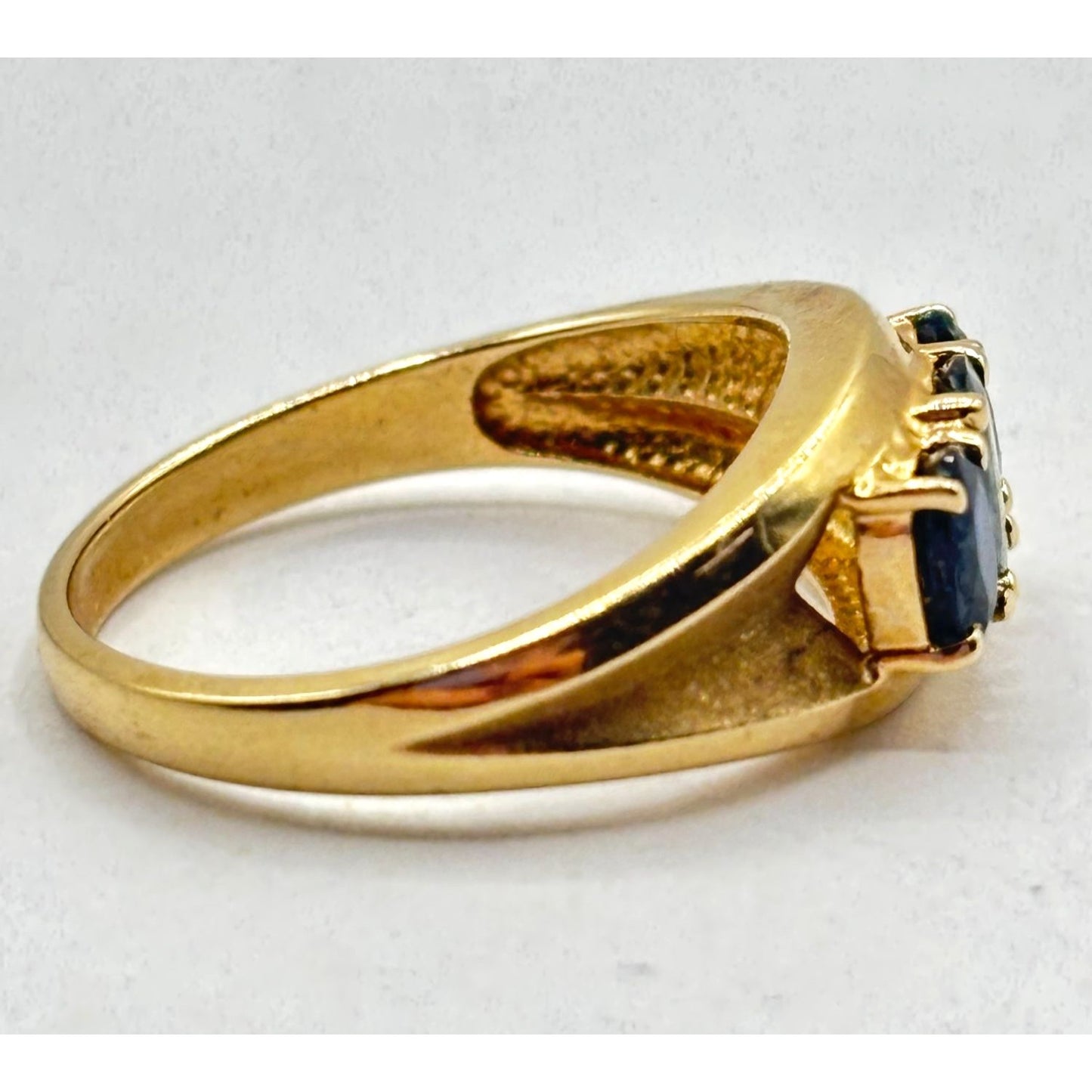 14K Gold Sapphire Ring Size 7.25 With Triple Stone Setting