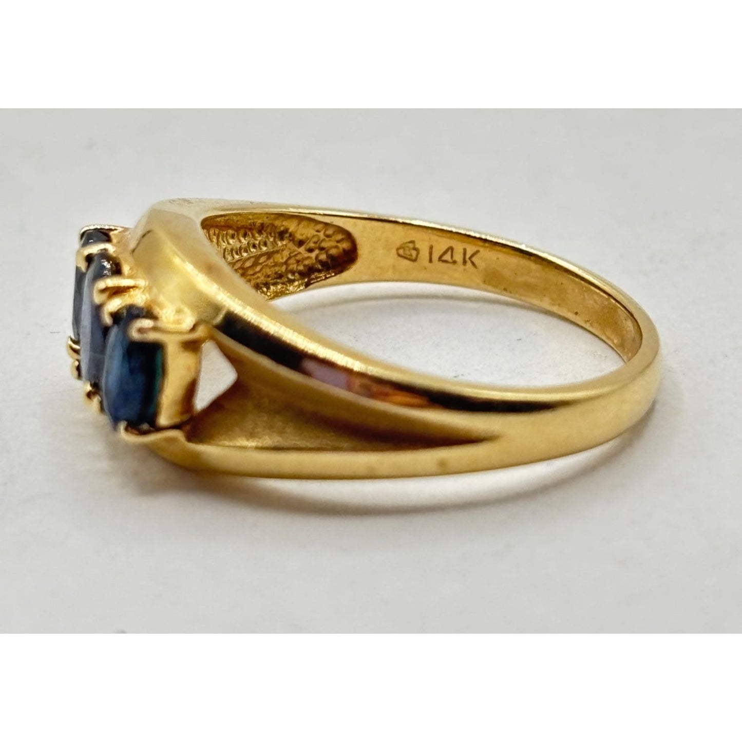 14K Gold Sapphire Ring Size 7.25 With Triple Stone Setting