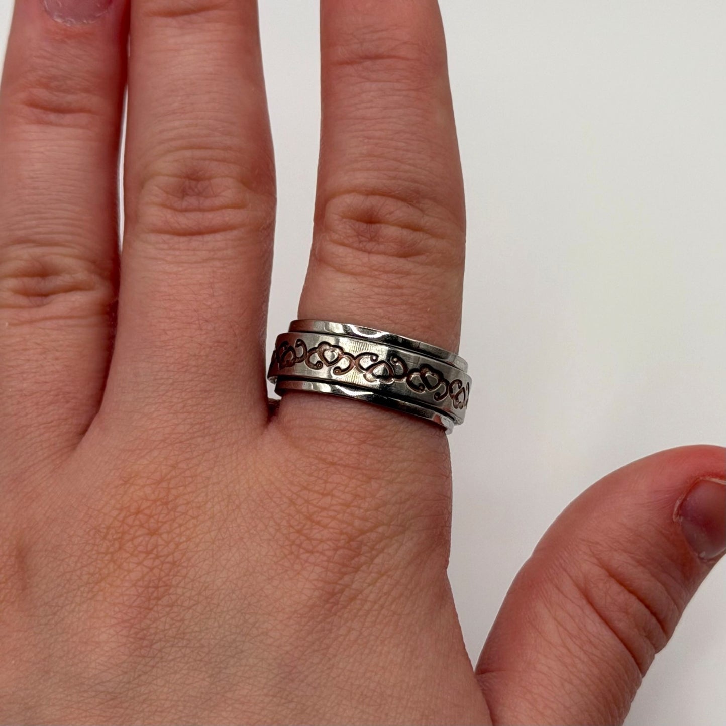 Stainless Steel Barbed Heart Wire Spinner Silver Tone Ring Size 8