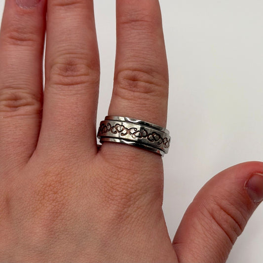 Stainless Steel Barbed Heart Wire Spinner Silver Tone Ring Size 8