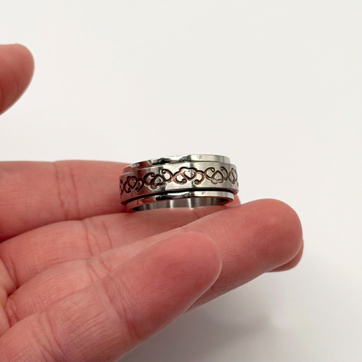 Stainless Steel Barbed Heart Wire Spinner Silver Tone Ring Size 8