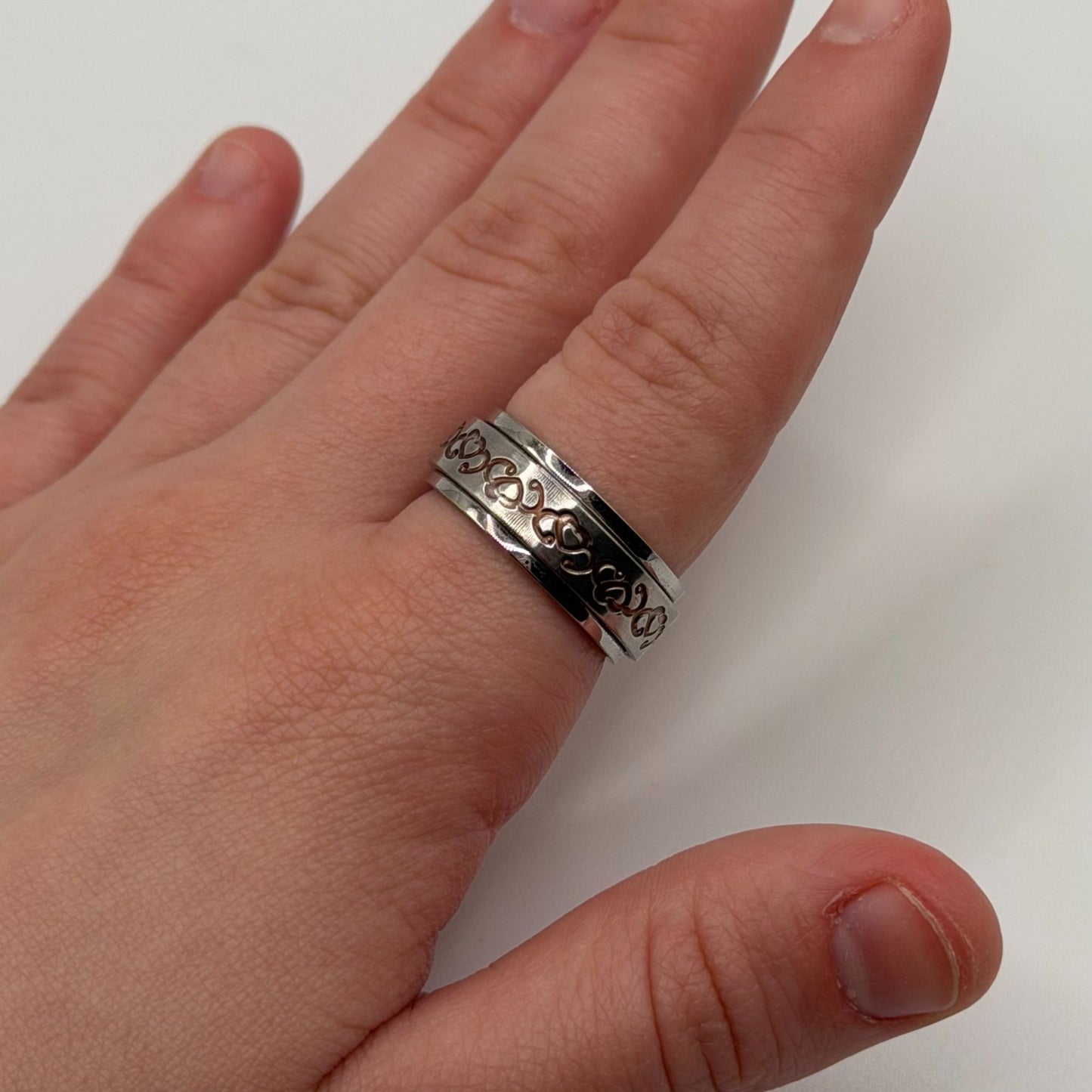 Stainless Steel Barbed Heart Wire Spinner Silver Tone Ring Size 8