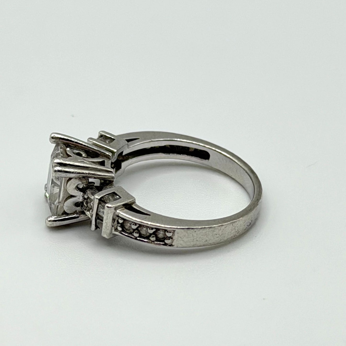 925 Sterling Silver Ring With Clear Gemstone Size 7.5