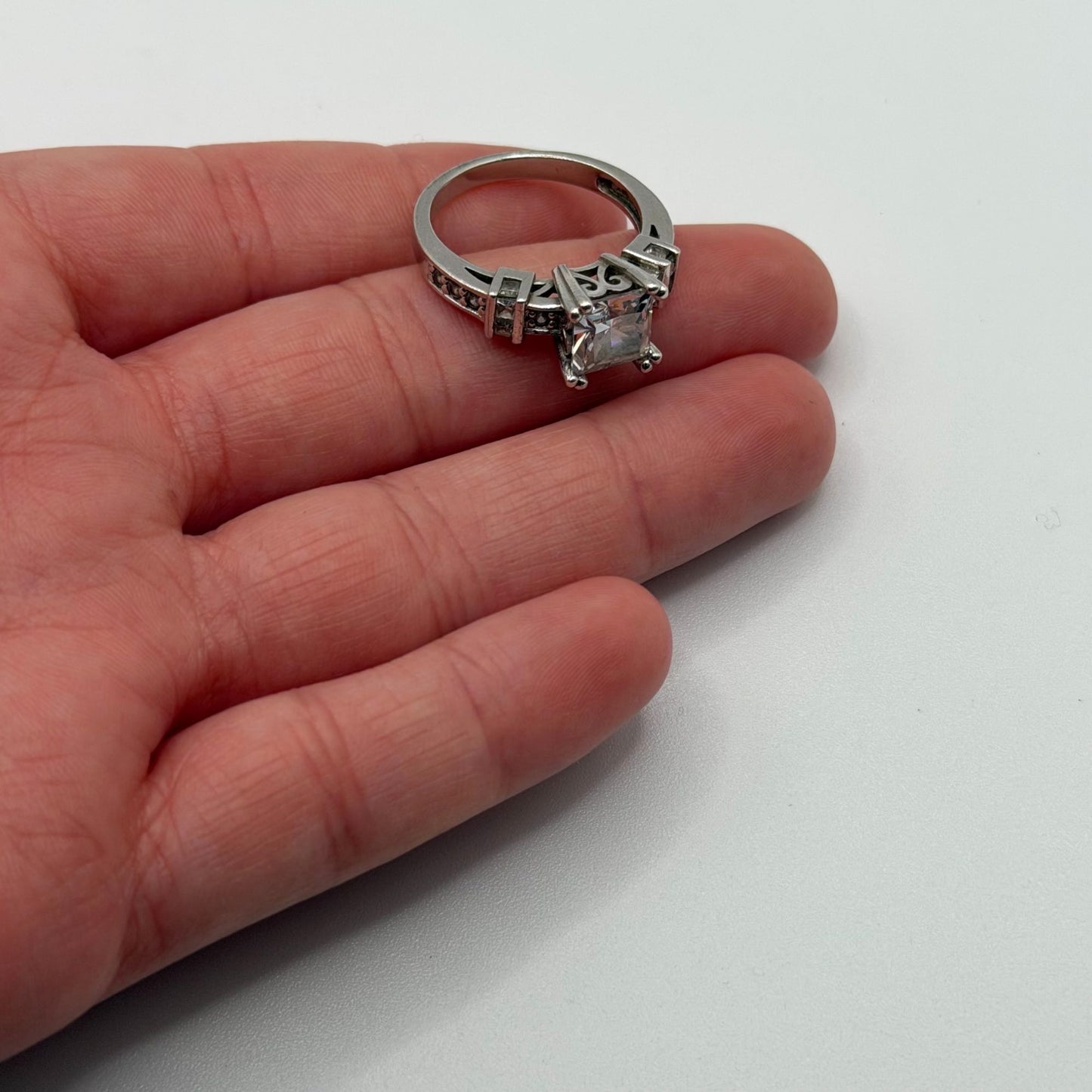 925 Sterling Silver Ring With Clear Gemstone Size 7.5