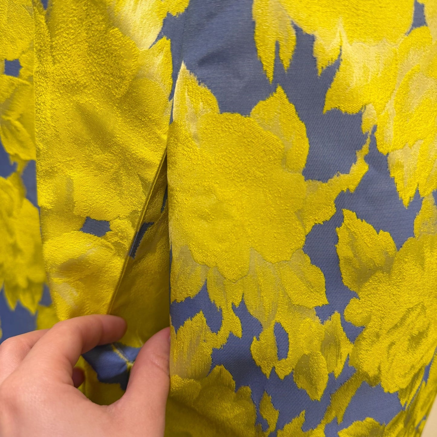 Abbey Glass Floral Dress Blue/Yellow V-Neck Puff Sleeve M