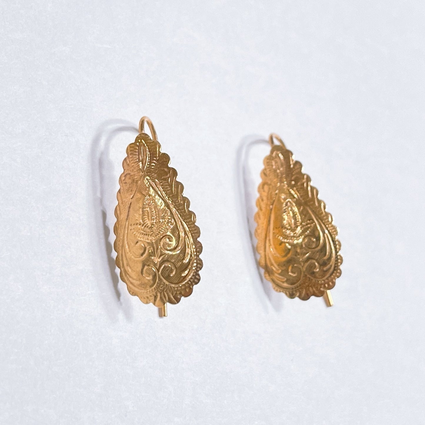 14K Gold Leaf Design Dangle Earrings