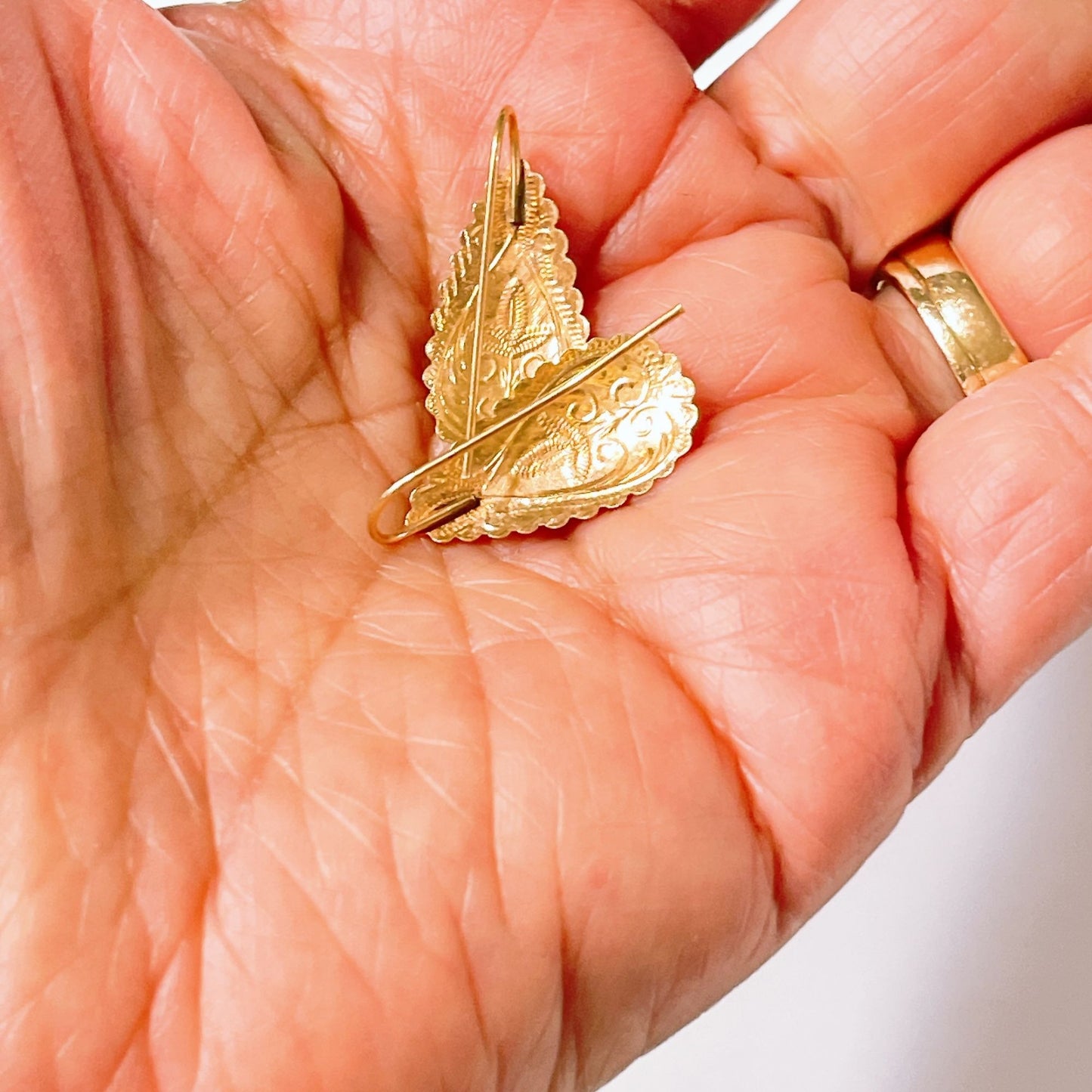 14K Gold Leaf Design Dangle Earrings