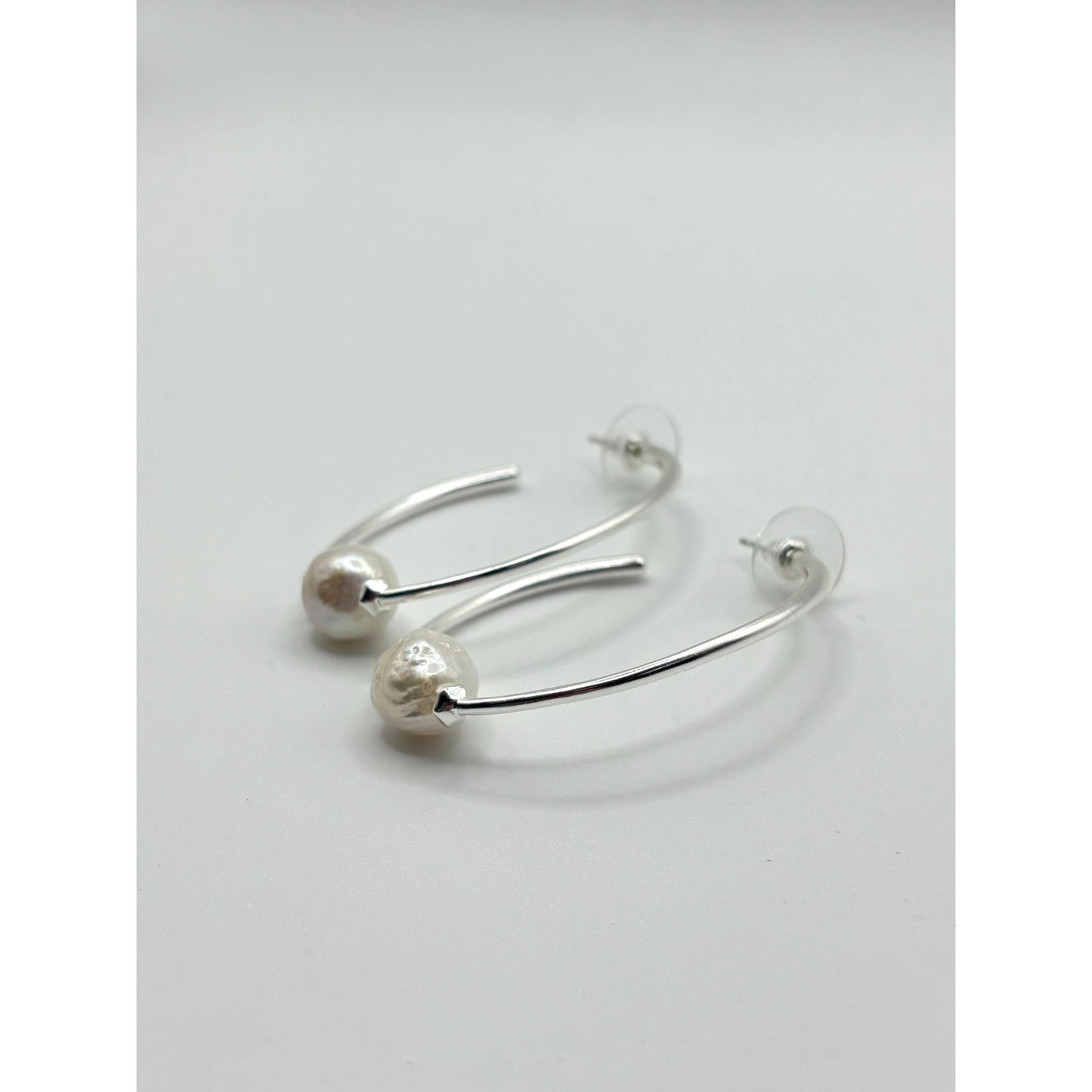 Kendra Scott Silver Hoop Earrings With White Pearl Accents