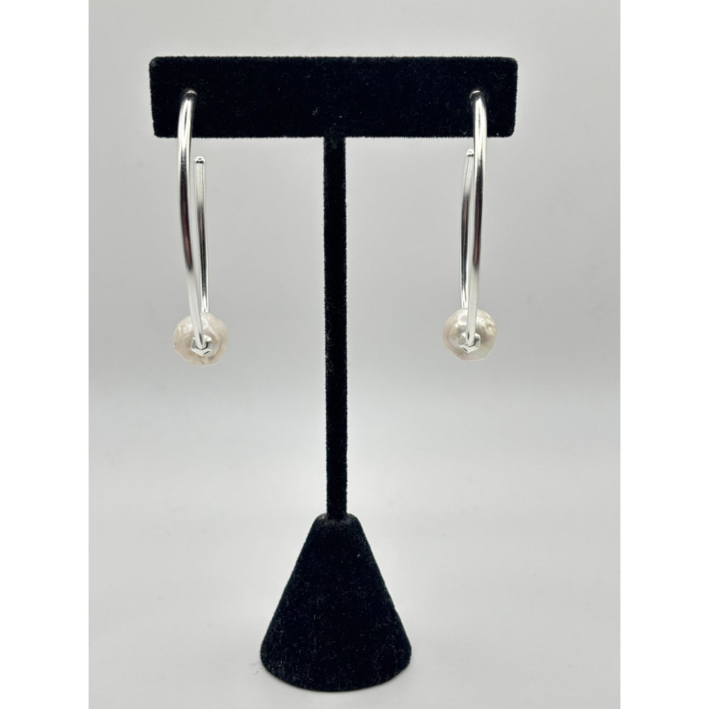 Kendra Scott Silver Hoop Earrings With White Pearl Accents