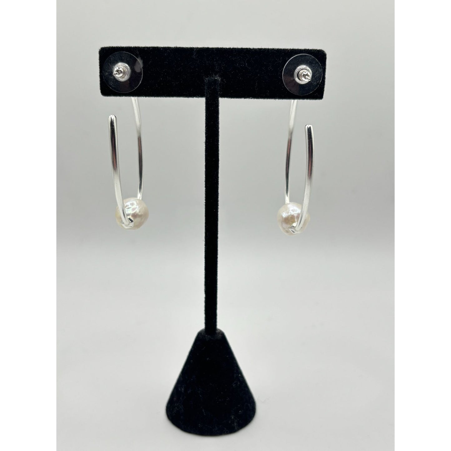 Kendra Scott Silver Hoop Earrings With White Pearl Accents