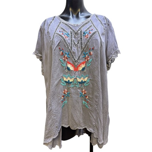 Johnny Was Boho Embroidered Gray Tunic Top w/ Floral Design & Lace Details Short Sleeve Size XL