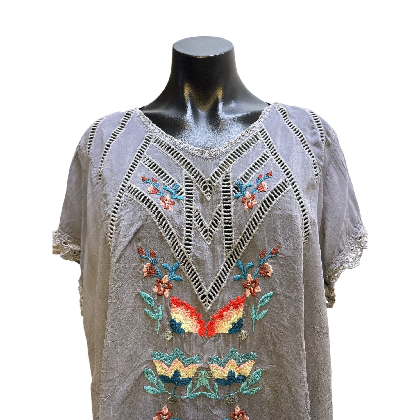 Johnny Was Boho Embroidered Gray Tunic Top w/ Floral Design & Lace Details Short Sleeve Size XL