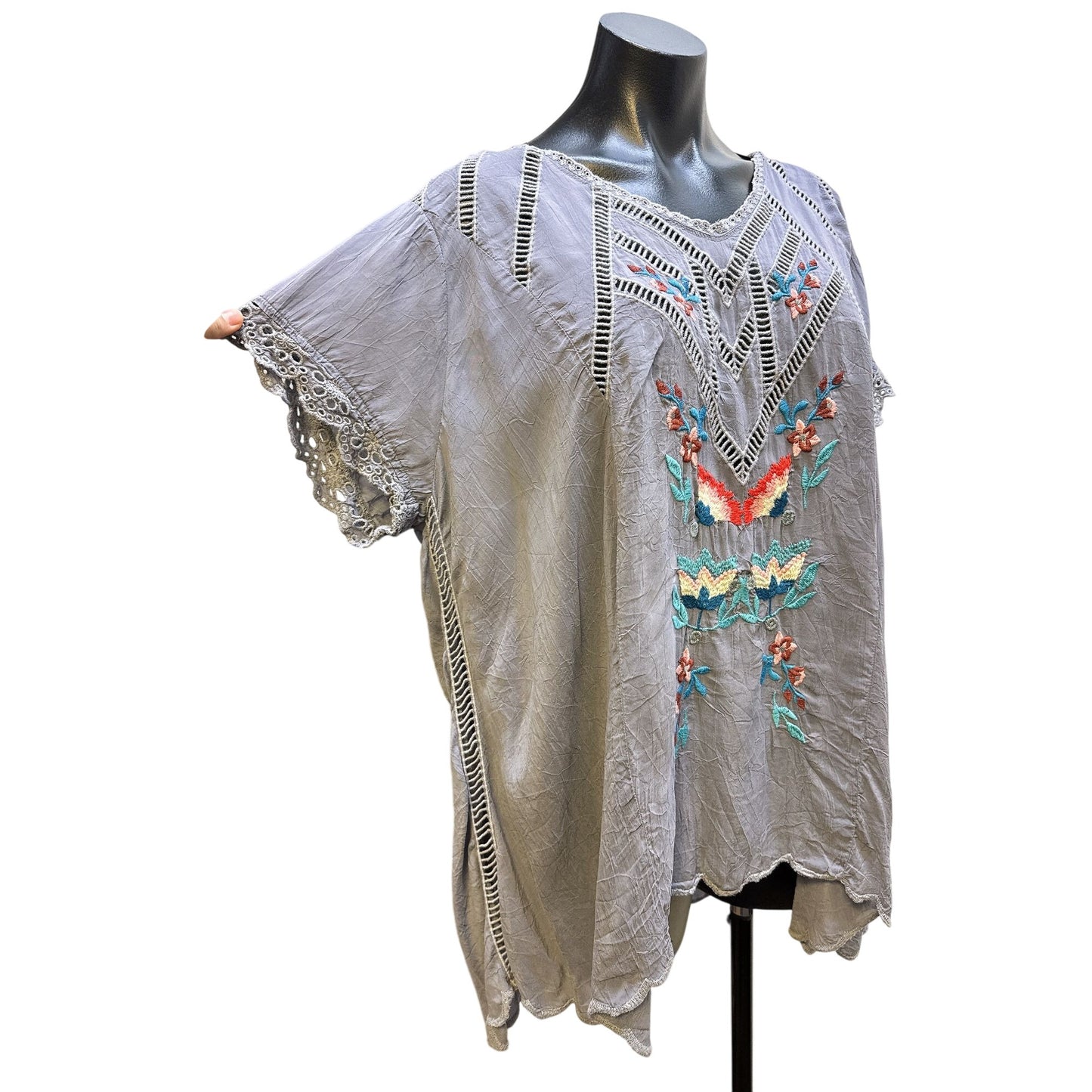 Johnny Was Boho Embroidered Gray Tunic Top w/ Floral Design & Lace Details Short Sleeve Size XL