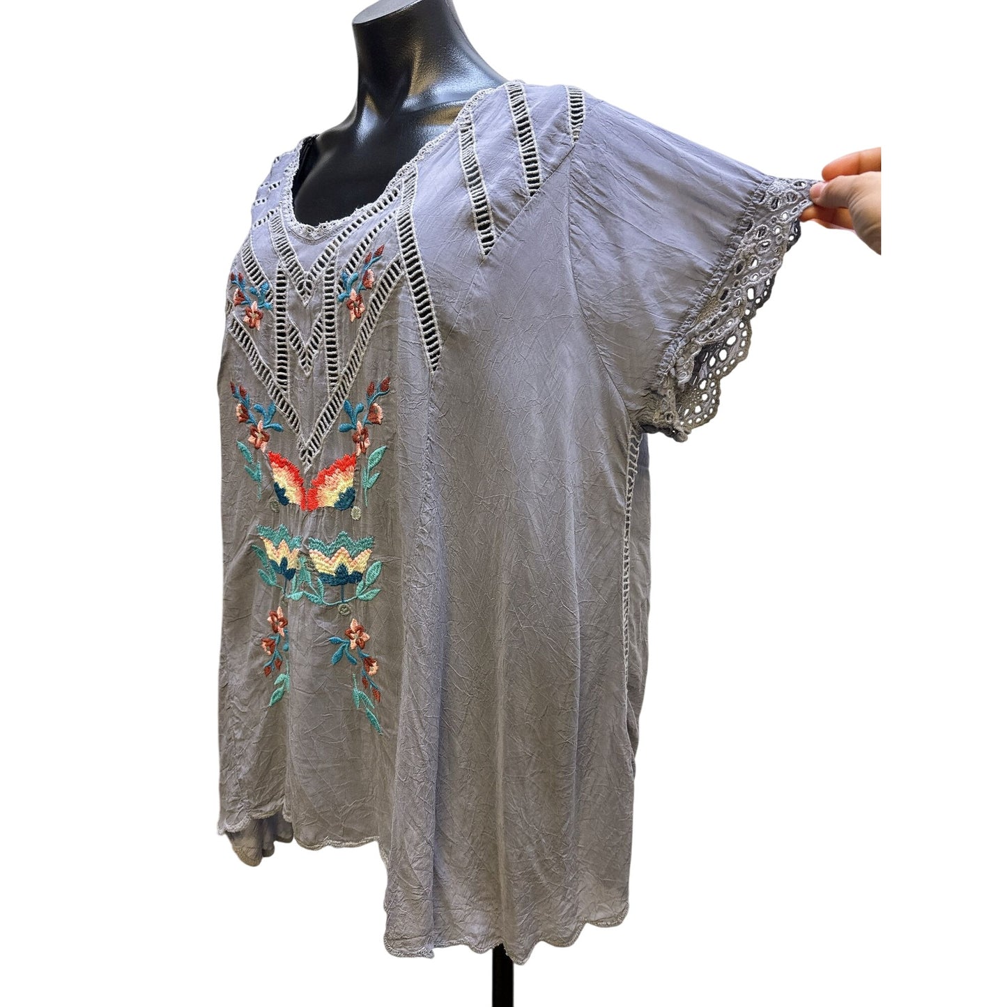 Johnny Was Boho Embroidered Gray Tunic Top w/ Floral Design & Lace Details Short Sleeve Size XL