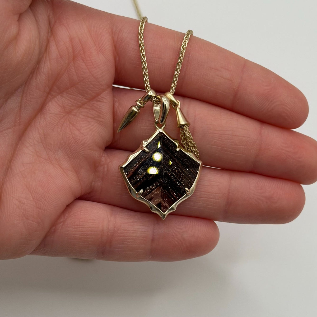 Kendra Scott Arlet Gold Pendant Necklace In Brown Dusted Glass