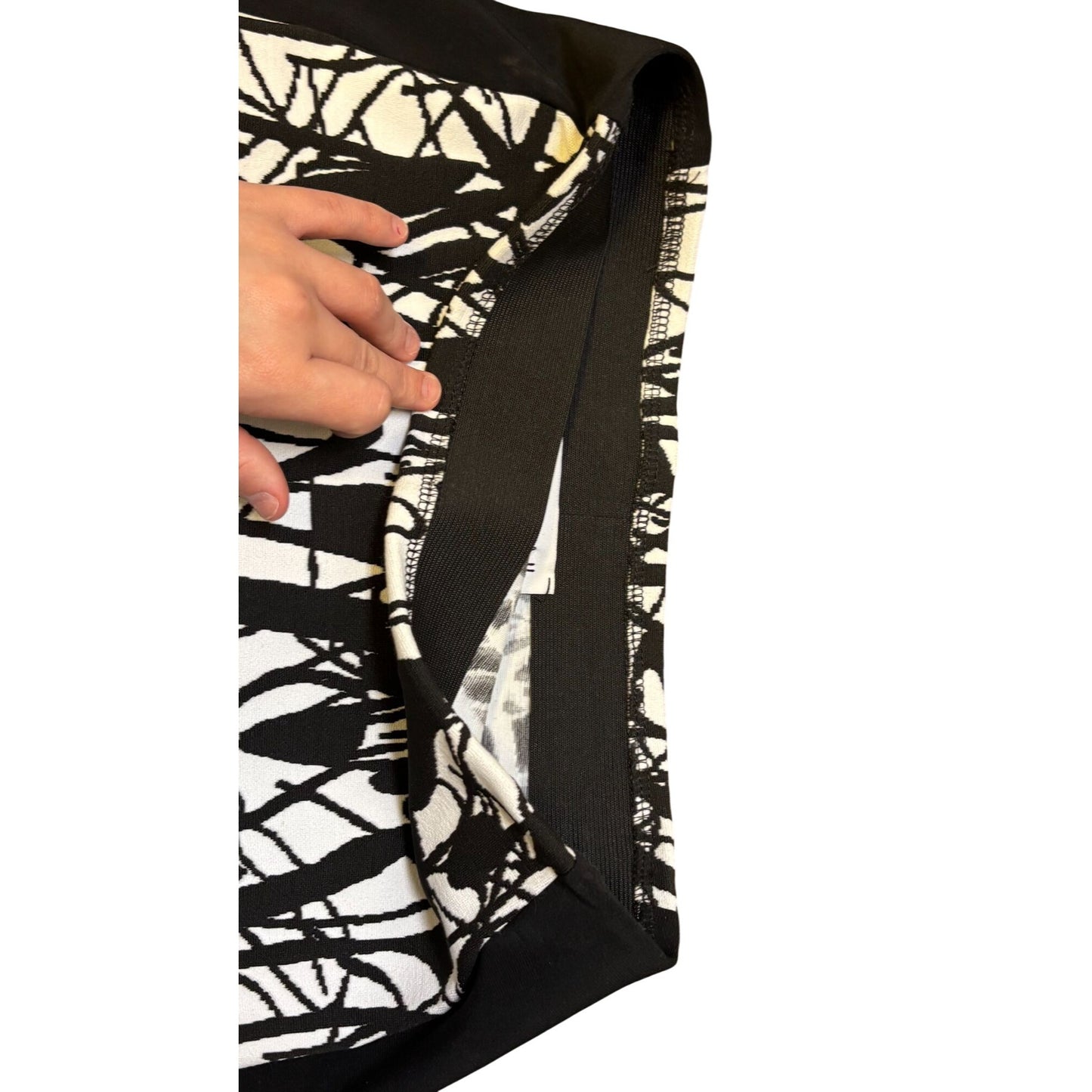 Joseph Ribkoff Black & White Abstract Print Pencil Skirt Size 6